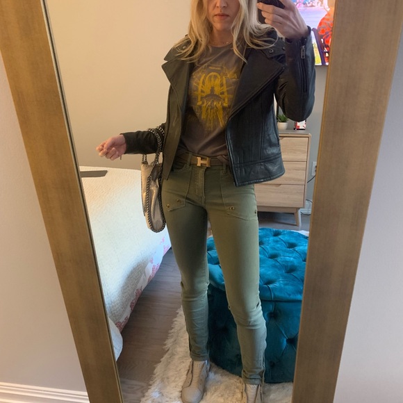 Meet your Posher, Melissa - Picture 2 of 2